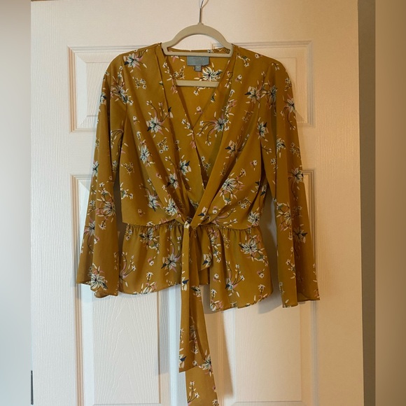 Skies are Blue, Yellow Blouse - Picture 3 of 6